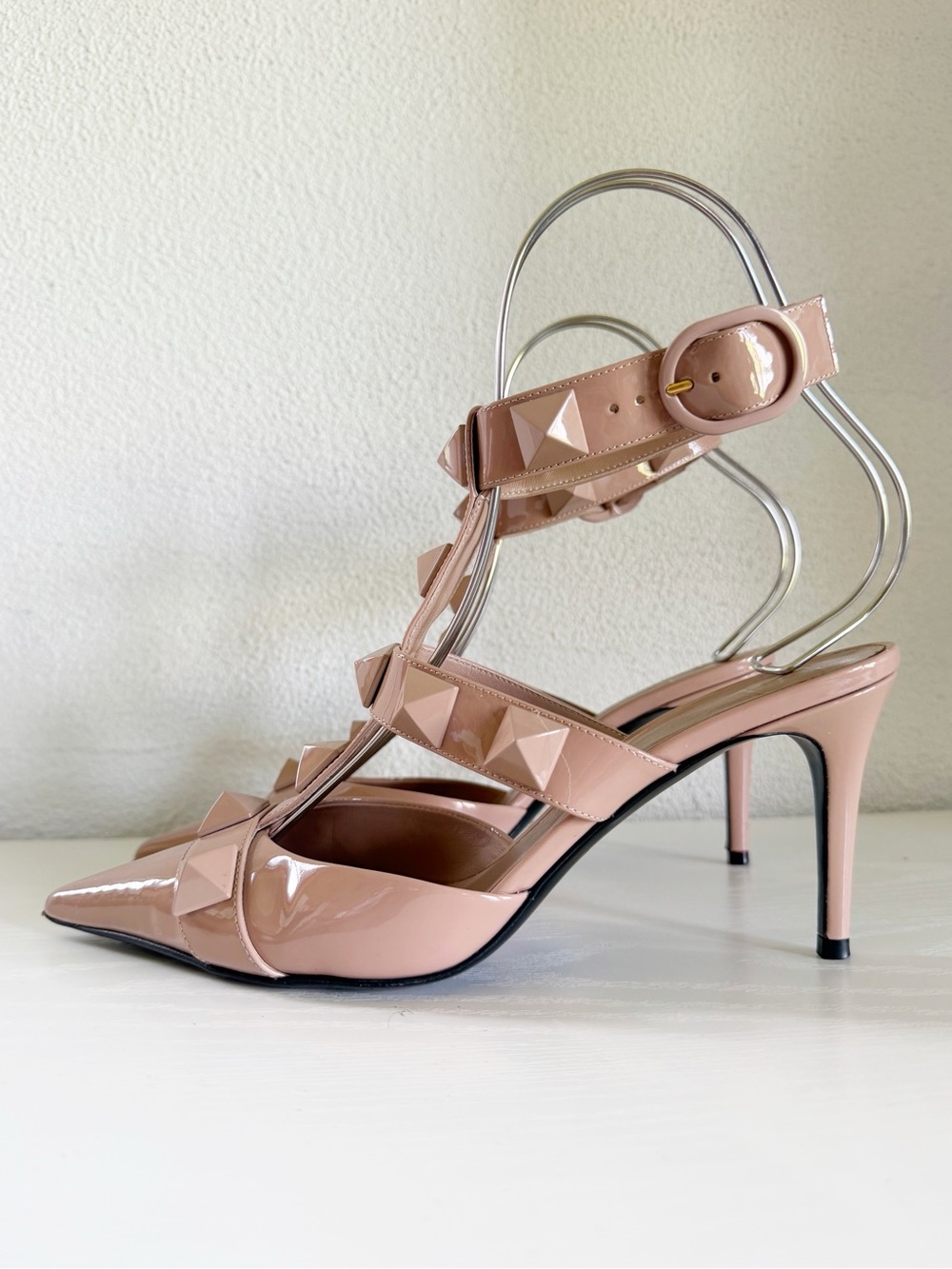 Valentino Garavani Roman Stud Blush Patent Leather Ankle Strap Heels EU 38.5
